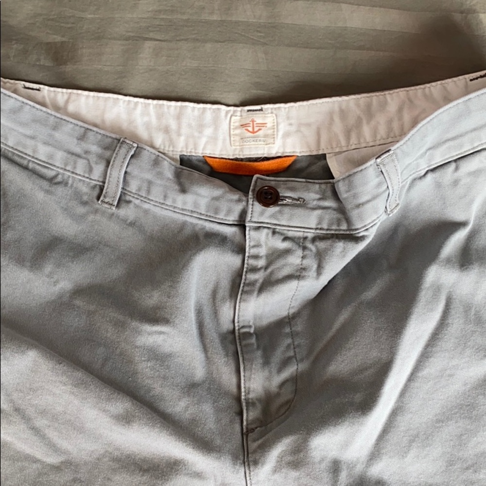 Men’s Dockers Flat Front Cotton Shorts sized 36